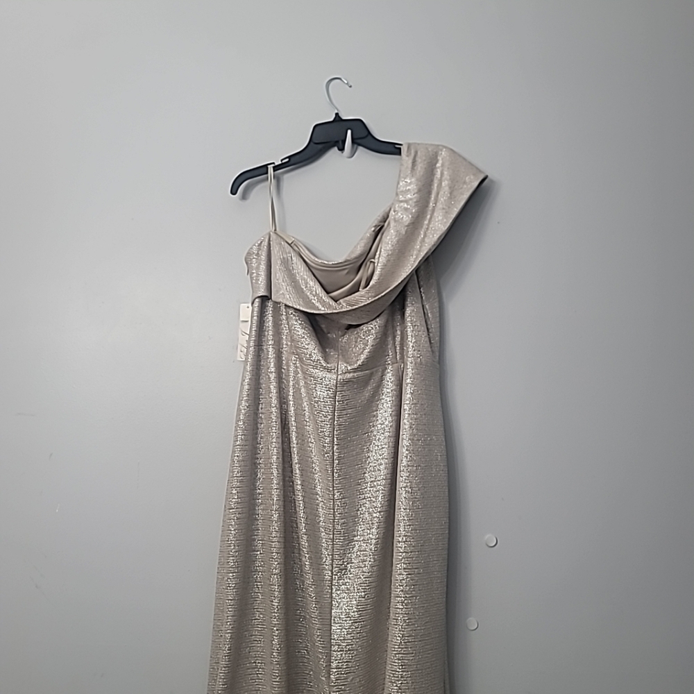 Eliza J Off-the-Shoulder Short Sleeve Side Ruched Foiled Knit Sheath Gown - Picture 7 of 11